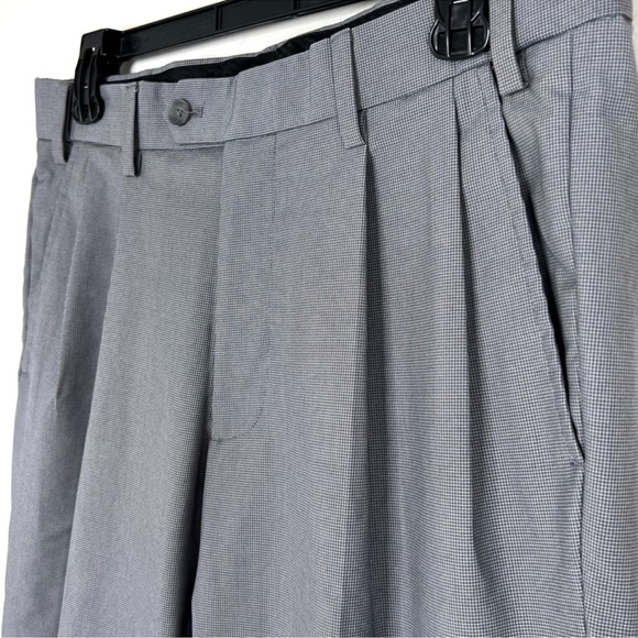 (🎄BOGO) Van Heusen Dress Pants Cuffed Hem Pleat Front Gray 30 29 Office EUC - Picture 3 of 8